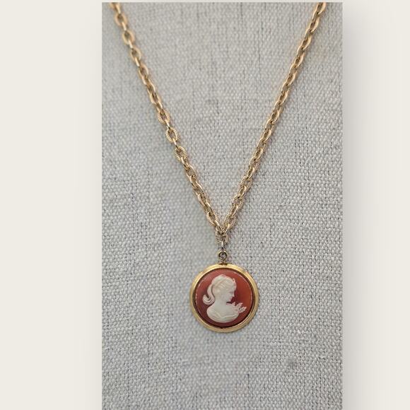 Cameo Pendant Vintage Gold Chain Necklace – 1970s Retro Revival - Picture 3 of 7